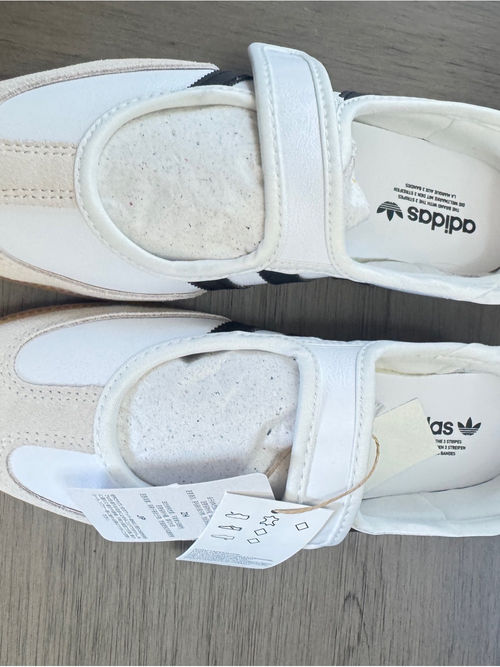 adidas Women’s Samba Jane Wide White with Black Stripes and Gum Sole. Size 7. - Picture 4 of 7